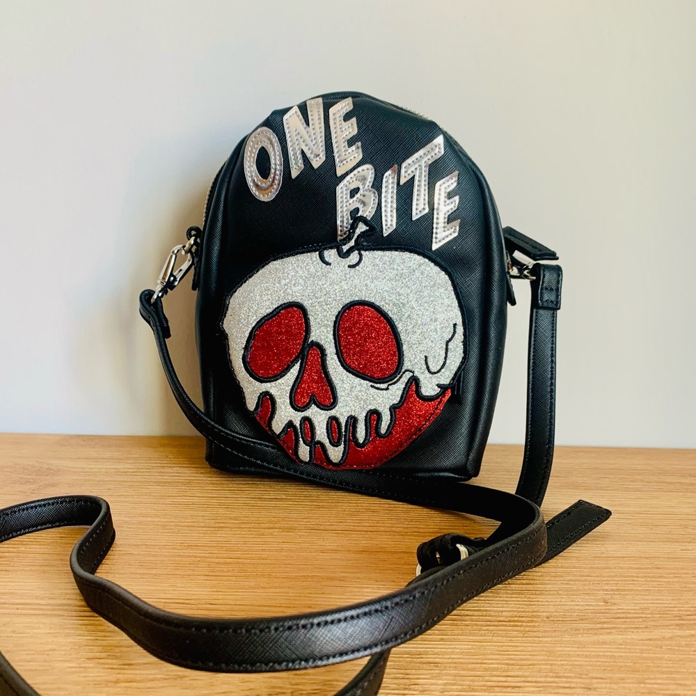 NWOT! Danielle Nicole ‘One Bite’ Crossbody Bag 🍎💀 - Picture 5 of 13
